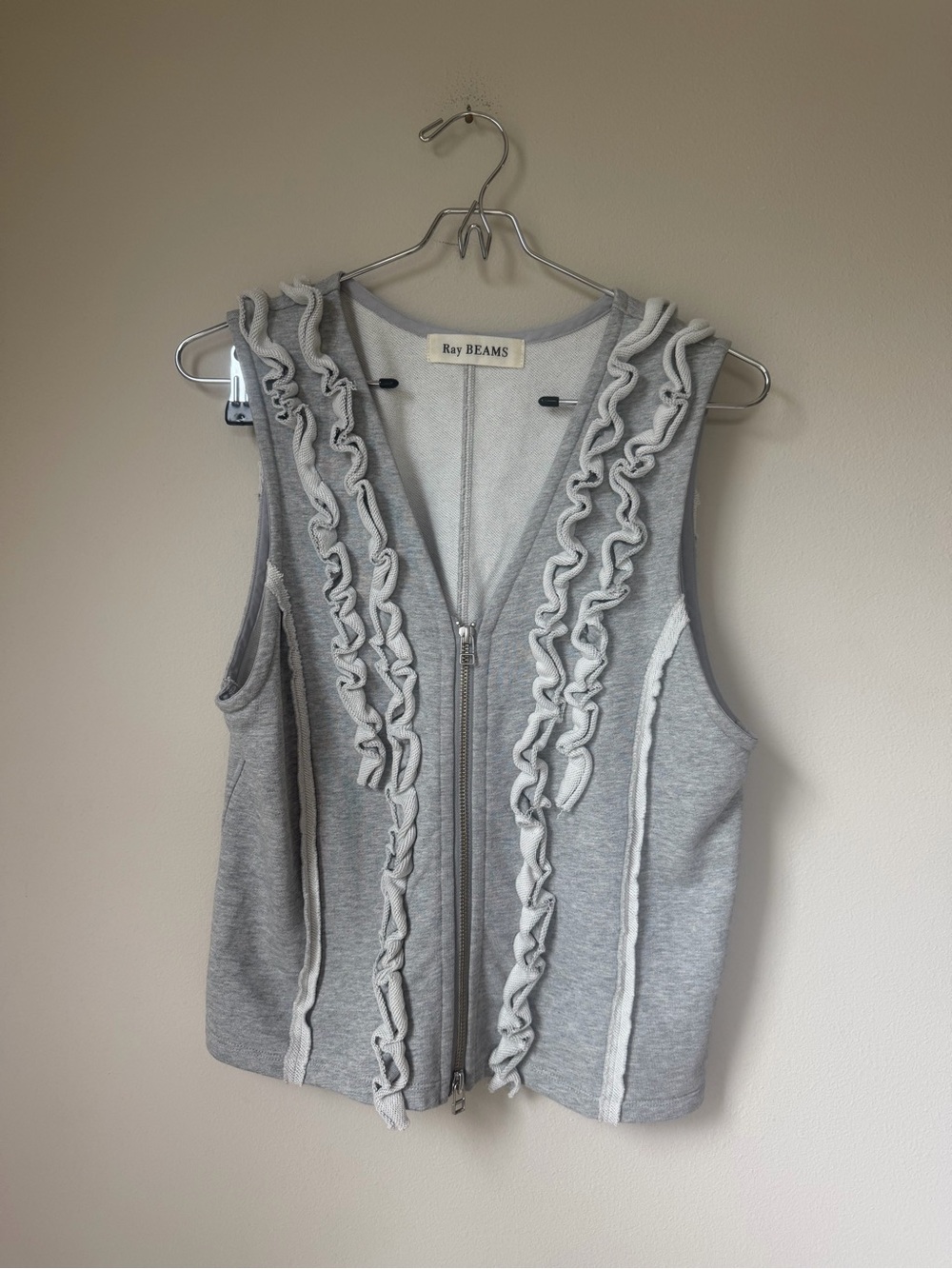 Ray Beams reconstructed Light Gray Ruffle-Trim Zip Front Sleeveless Top Vest